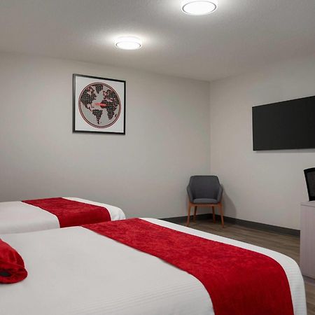 Ramada By Wyndham West Edmonton Hotel & Suites Ngoại thất bức ảnh