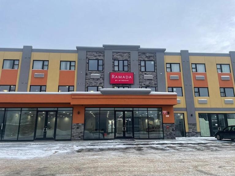 Ramada By Wyndham West Edmonton Hotel & Suites Ngoại thất bức ảnh