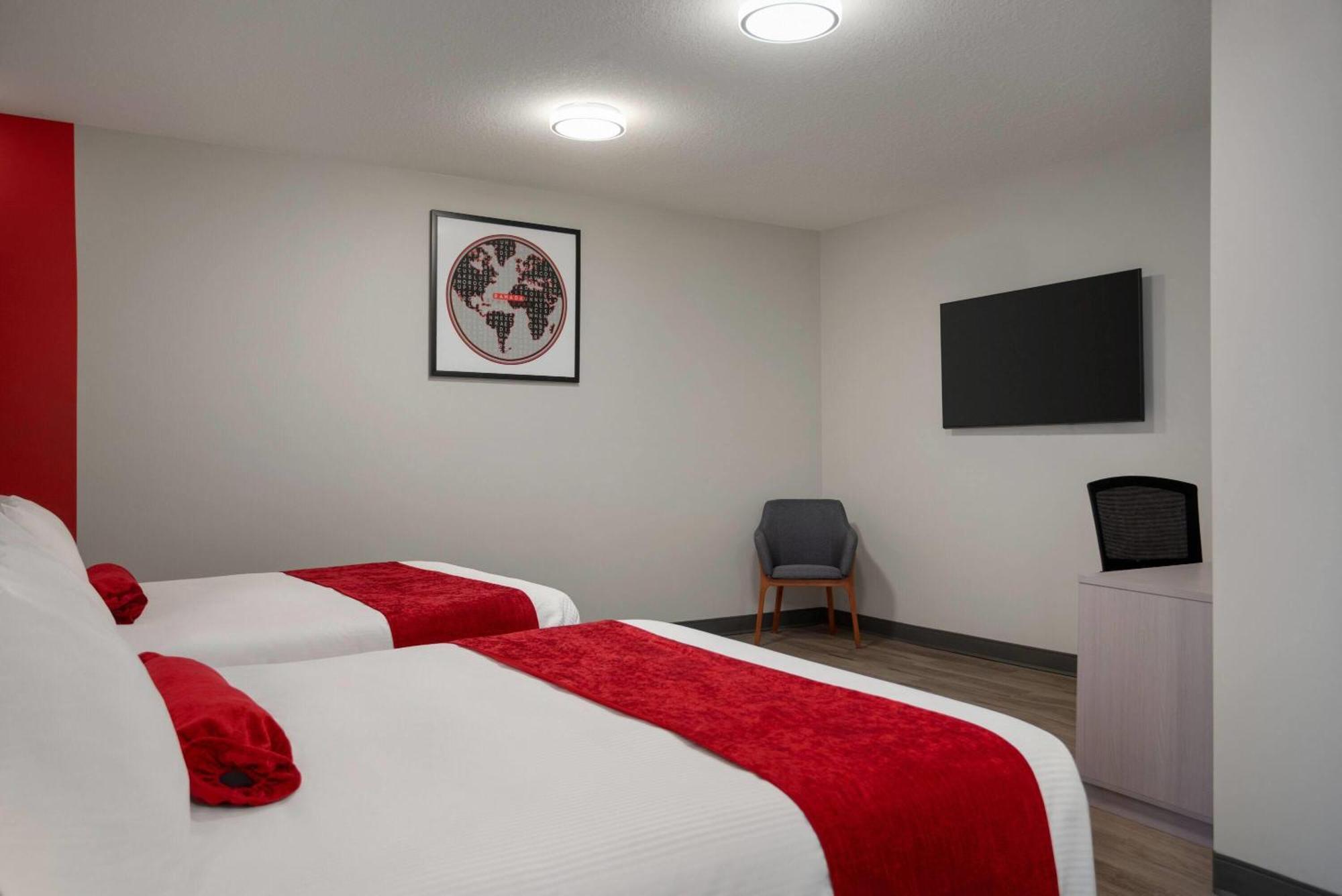 Ramada By Wyndham West Edmonton Hotel & Suites Ngoại thất bức ảnh