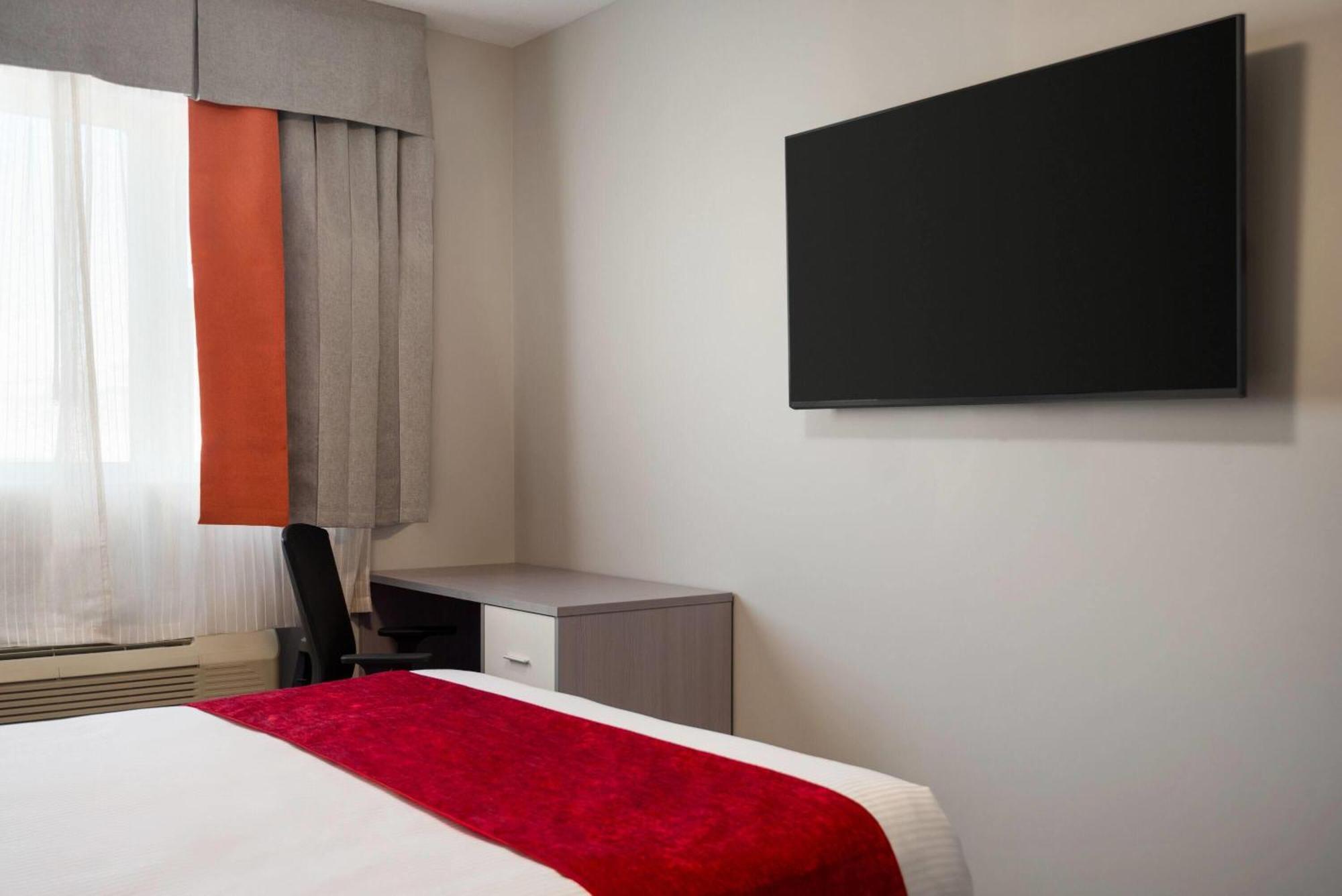 Ramada By Wyndham West Edmonton Hotel & Suites Ngoại thất bức ảnh