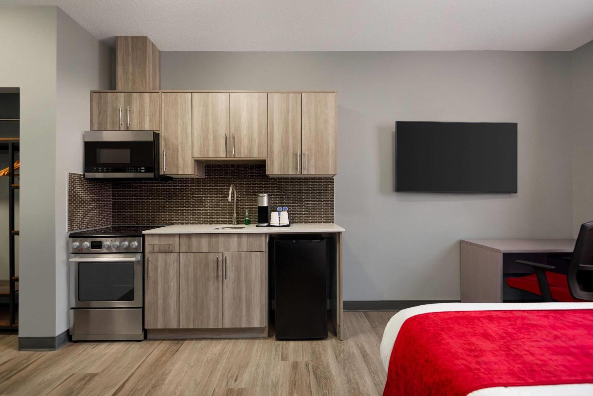 Ramada By Wyndham West Edmonton Hotel & Suites Ngoại thất bức ảnh