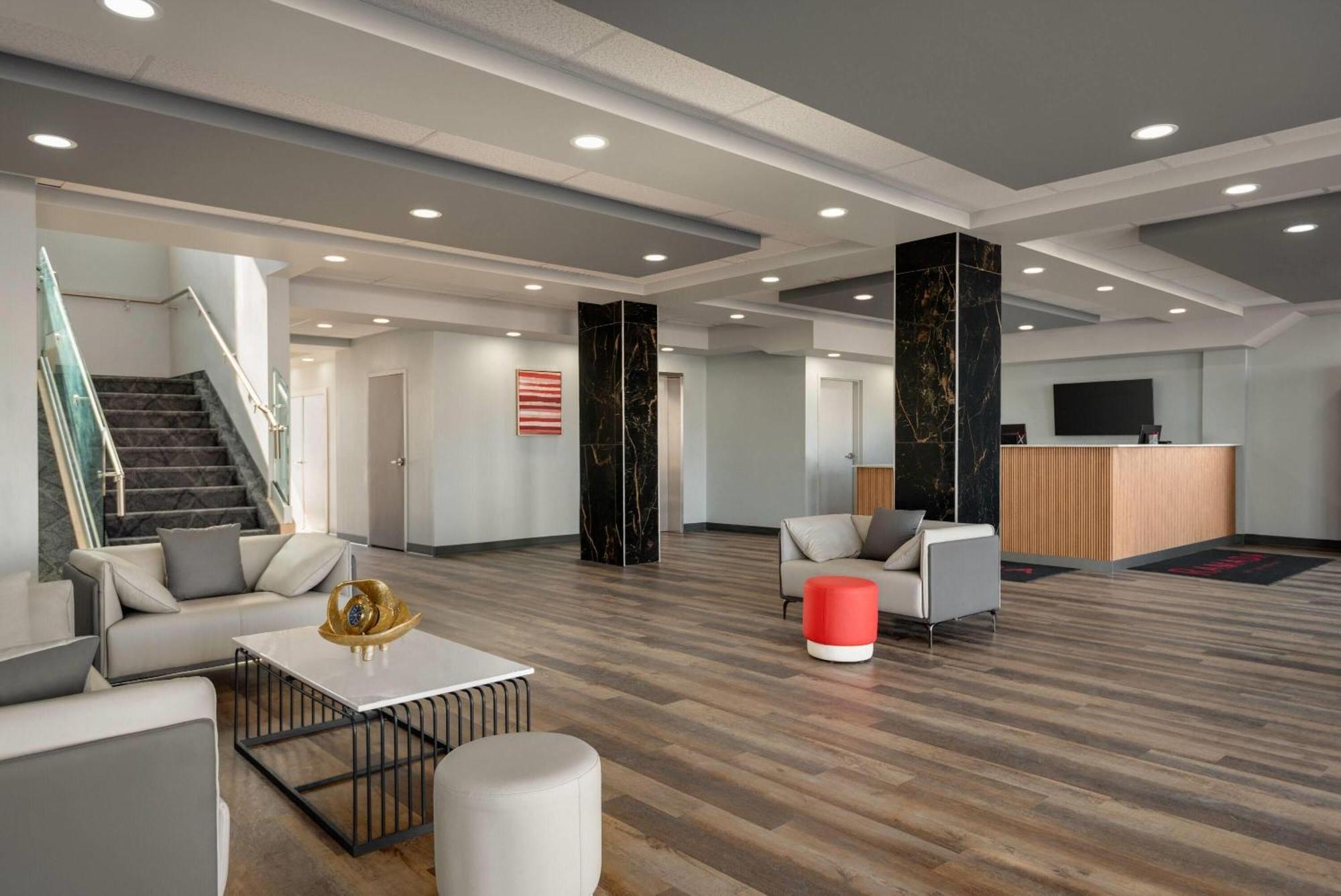 Ramada By Wyndham West Edmonton Hotel & Suites Ngoại thất bức ảnh
