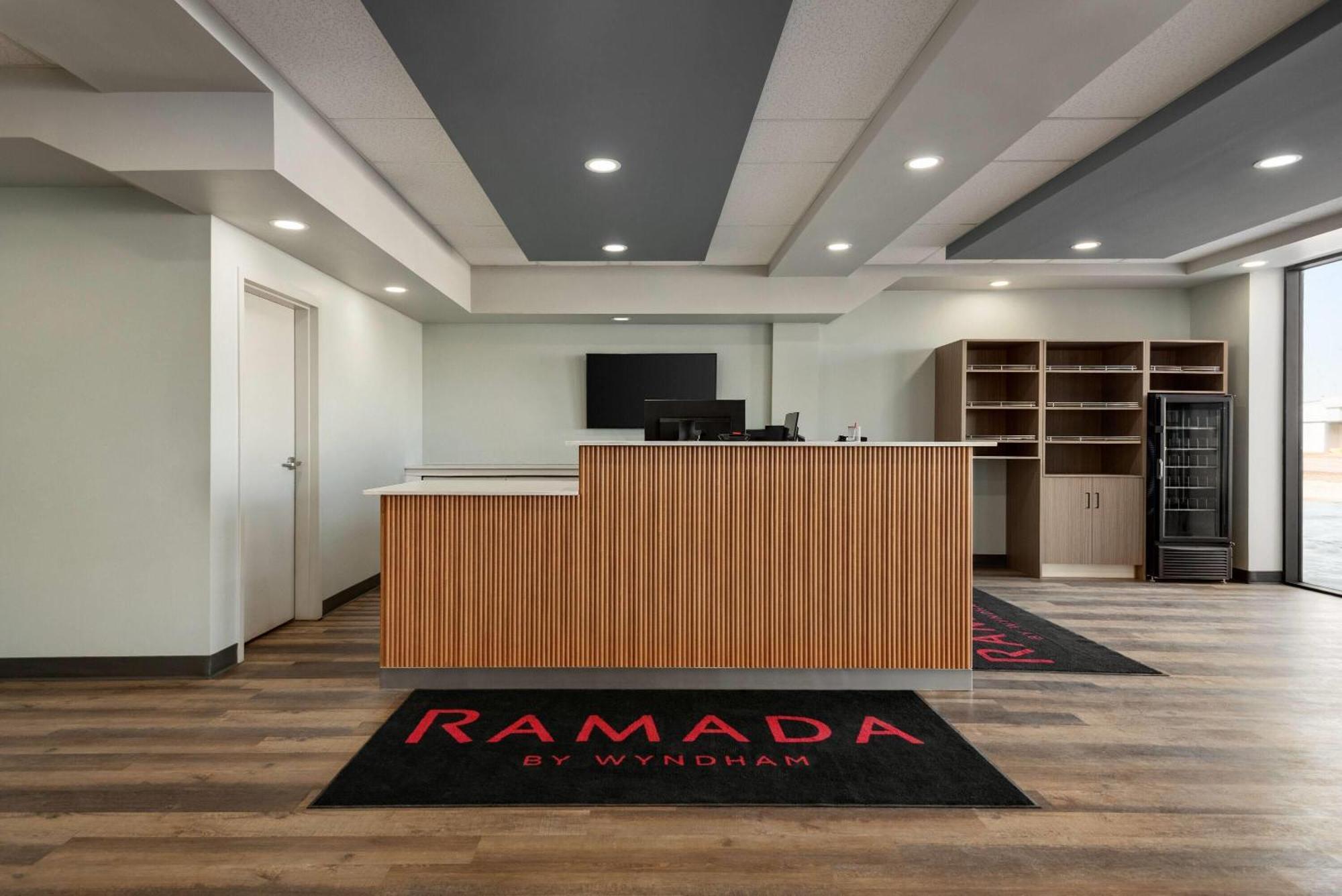 Ramada By Wyndham West Edmonton Hotel & Suites Ngoại thất bức ảnh